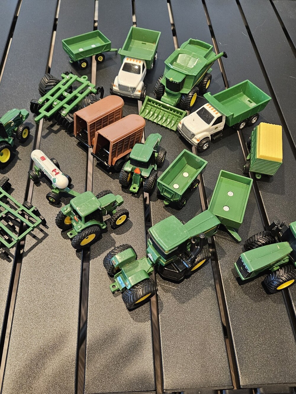 Ertl John Deer Farm Tractors Toys